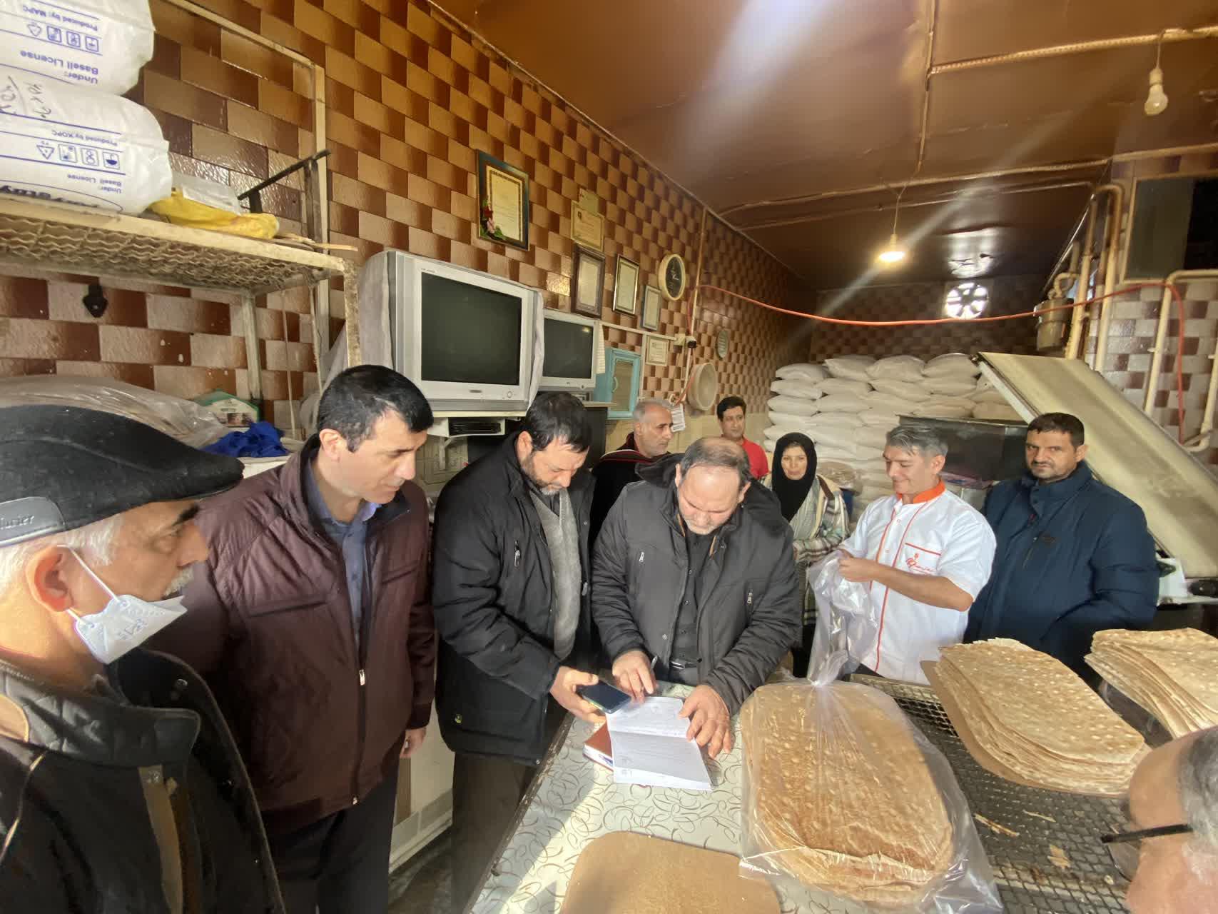 پخت نان لواش کامل در تعدادی از نوانوایی های شهرستان مراغه با تلاش مدیریت غذا و دارو